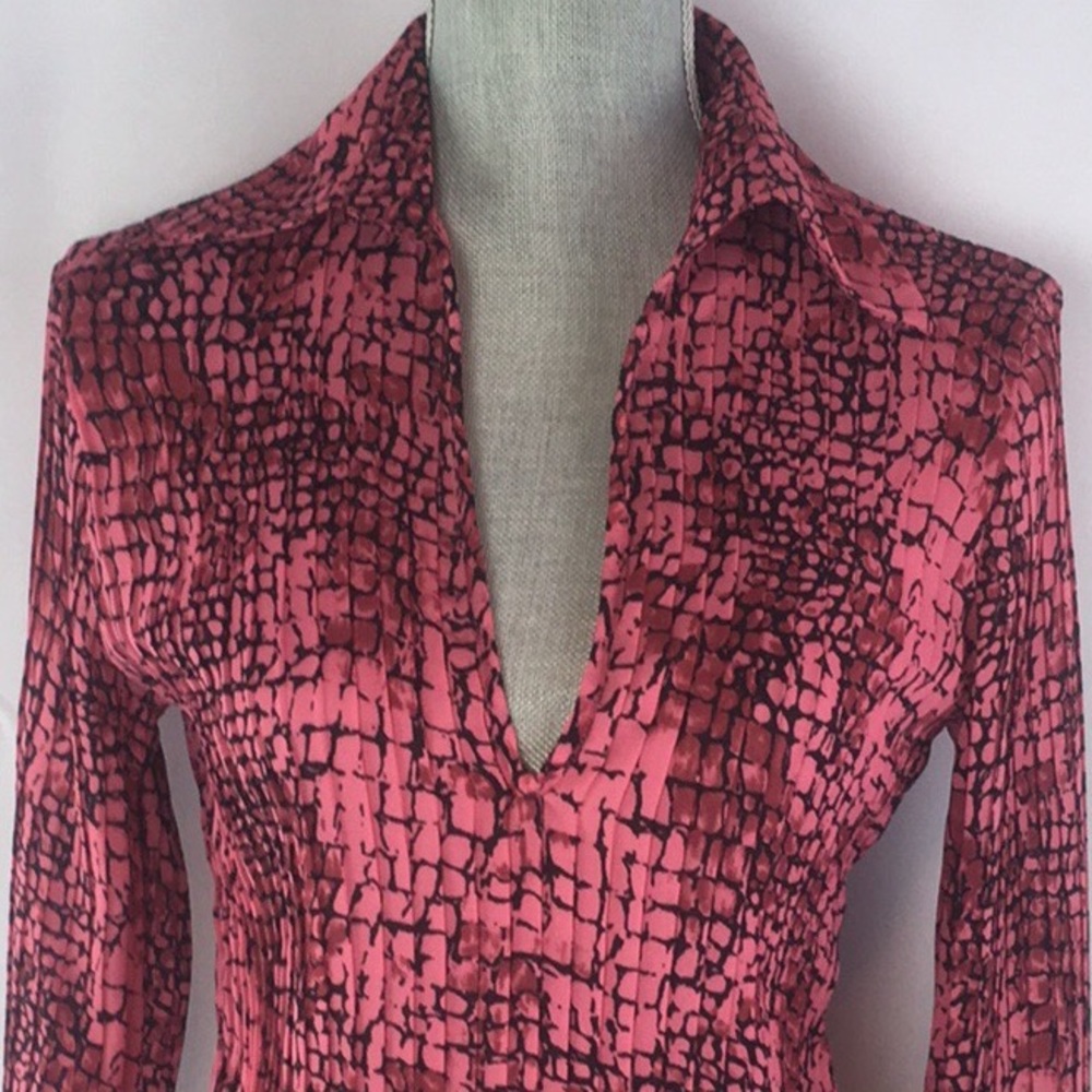 V-neck Blouse w/pleats